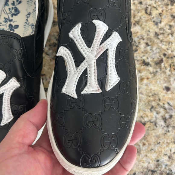 Mens Gucci Slip on Shoes. NY Logo. Good used condition. Love them but too small - Picture 4 of 11